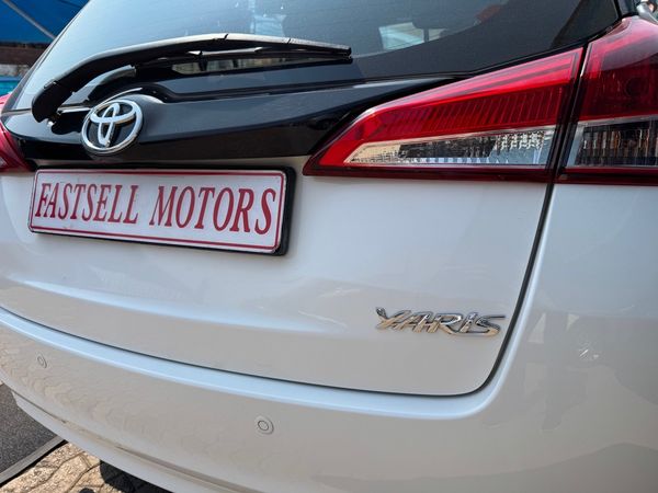 2021-Toyota-Yaris-15-XS-5-dr image:3