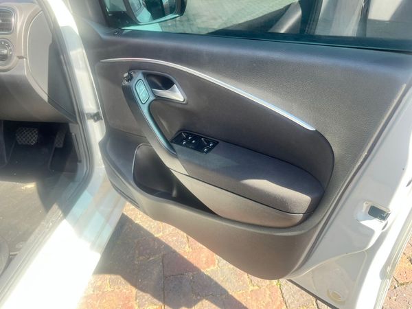 2015-Volkswagen-Polo-12-TSI-Highline-Auto-81kW image:9
