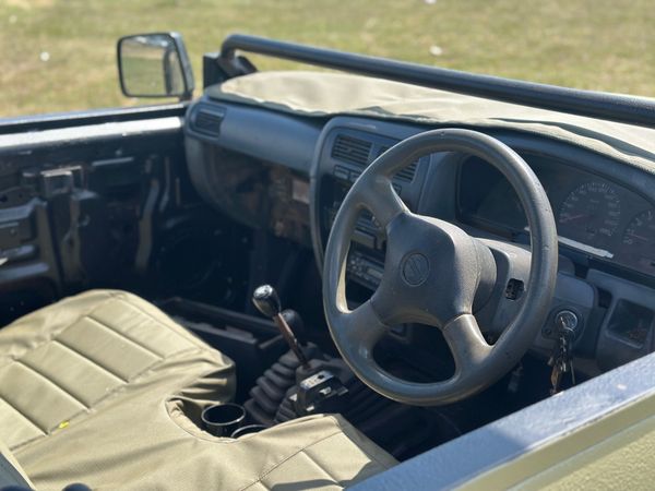 1999-Nissan-Hardbody-30i-V6-4X4-Game-Viewer image:19