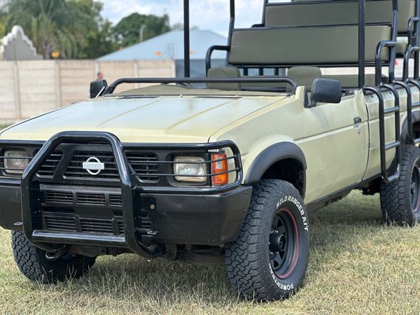 1999-Nissan-Hardbody-30i-V6-4X4-Game-Viewer image:4