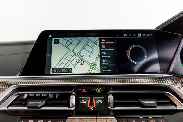 2021-BMW-X5-M50i image:9