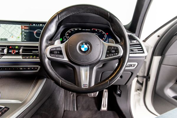 2021-BMW-X5-M50i image:13
