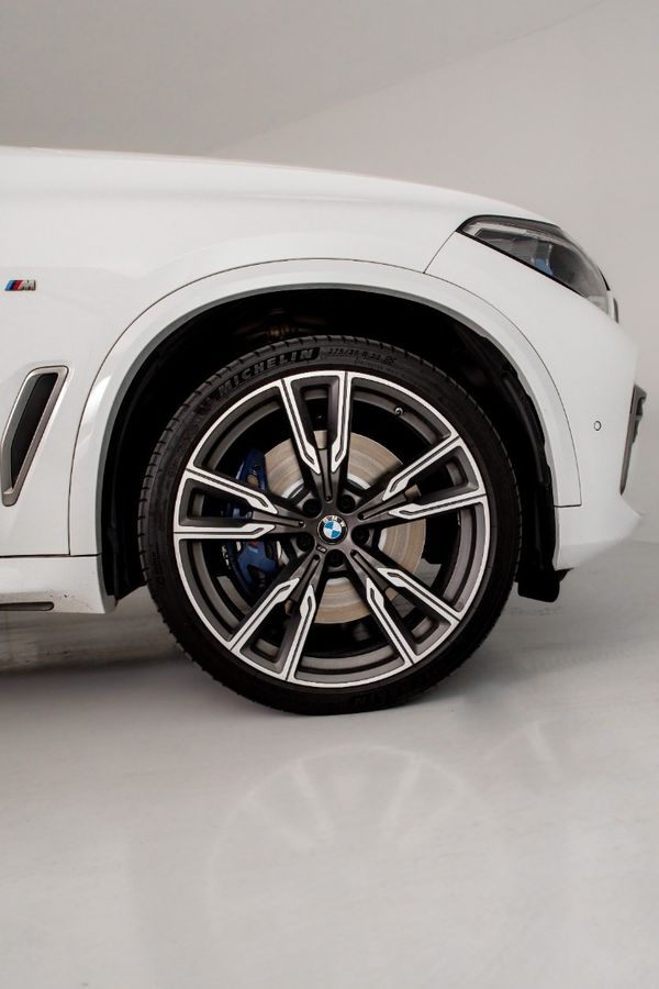 2021-BMW-X5-M50i image:4