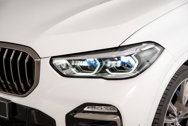 2021-BMW-X5-M50i image:5