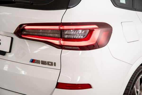 2021-BMW-X5-M50i image:6