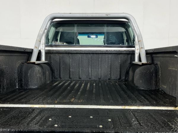 2019-Nissan-NP300-25-TDi-4x4-Double-Cab image:11