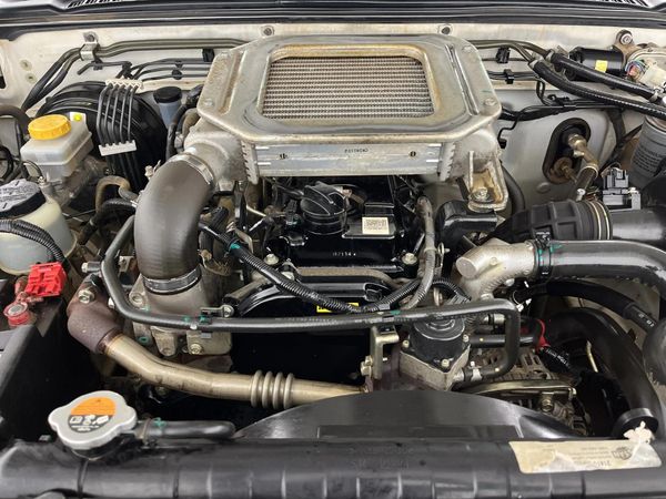 2019-Nissan-NP300-25-TDi-4x4-Double-Cab image:12