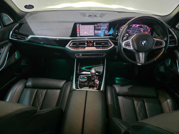 2023-BMW-X5-M50d image:11