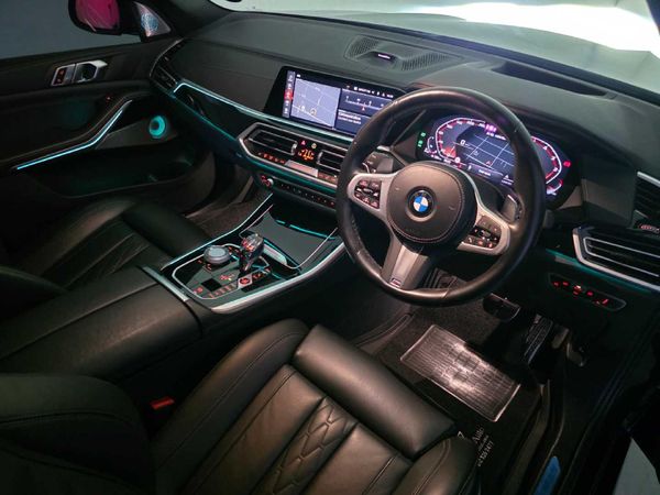 2023-BMW-X5-M50d image:12