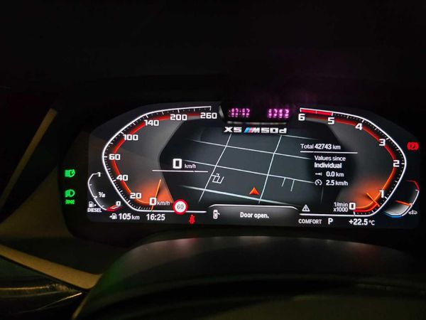 2023-BMW-X5-M50d image:14