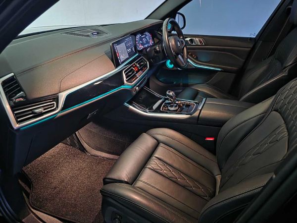 2023-BMW-X5-M50d image:16