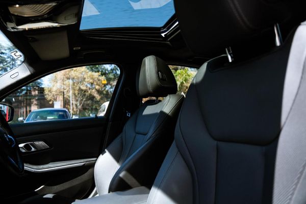 2023-BMW-3-Series-320d-M-Sport-Auto image:10