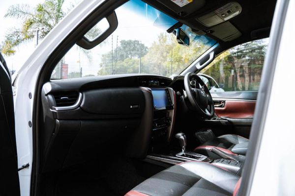 2024-Toyota-Fortuner-28-GD-6-4x4-Auto image:6