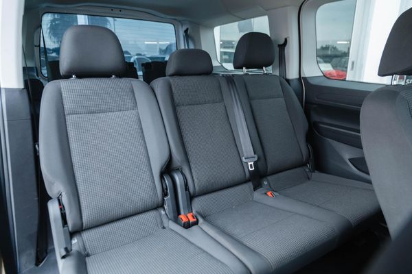 2023-Volkswagen-Caddy-Maxi-Kombi-20-TDI image:7