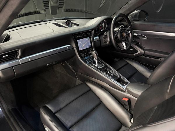 2017-Porsche-911-Turbo-Auto image:12