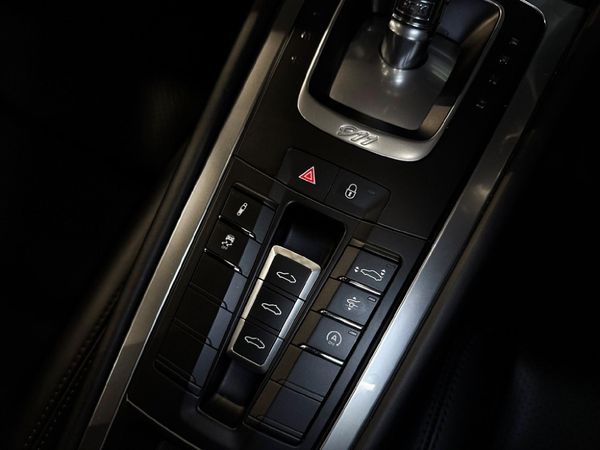 2017-Porsche-911-Turbo-Auto image:8