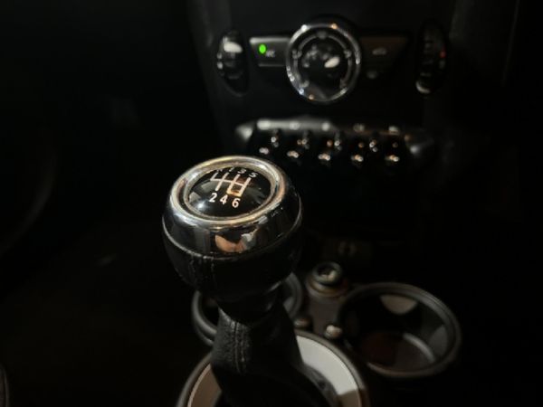 2013-MINI-Hatch-Cooper image:9