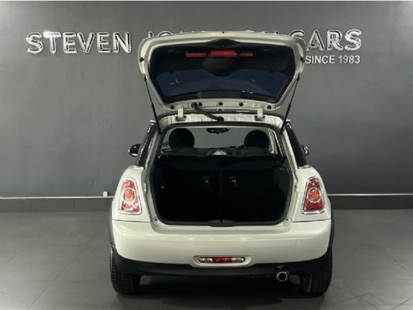 2013-MINI-Hatch-Cooper image:4