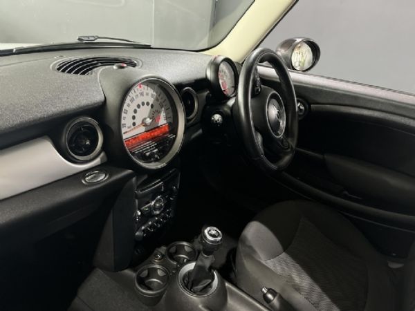 2013-MINI-Hatch-Cooper image:5