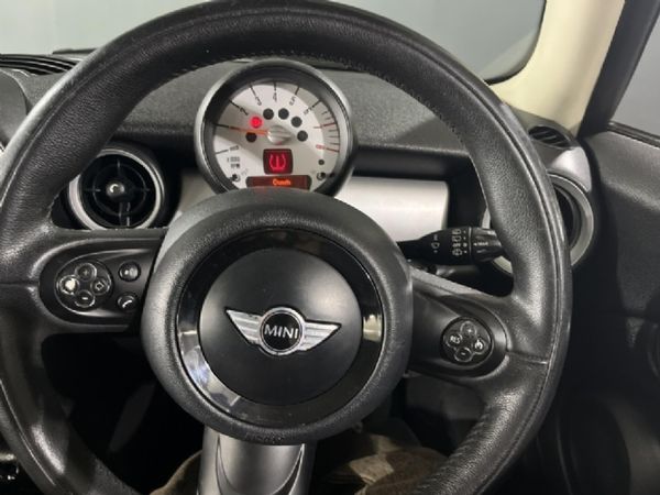 2013-MINI-Hatch-Cooper image:6