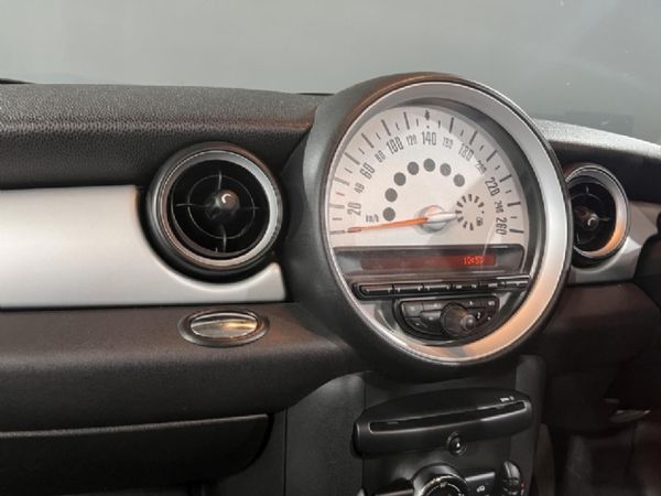 2013-MINI-Hatch-Cooper image:7