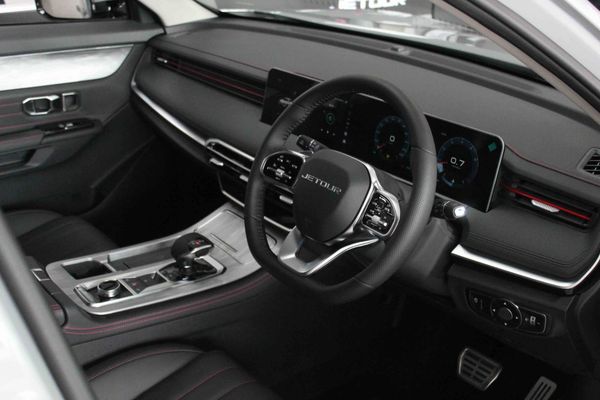 2026-Jetour-Dashing-15T-Momentum image:4