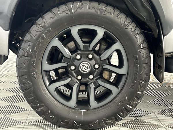 2022-Toyota-Hilux-28-GD-6-Raised-Body-Legend-4x4-Double-Cab image:4