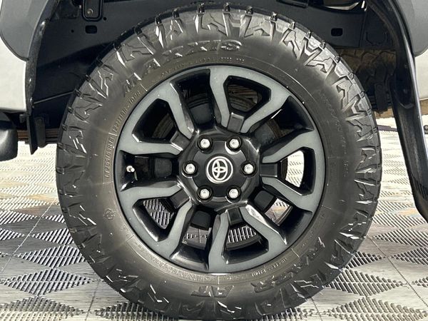 2022-Toyota-Hilux-28-GD-6-Raised-Body-Legend-4x4-Double-Cab image:6