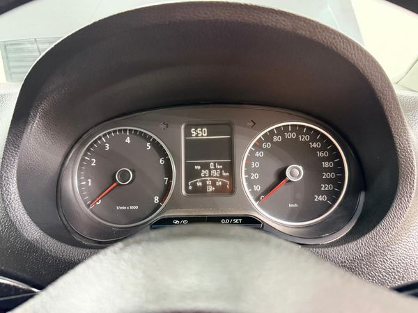 2014-Volkswagen-Polo-14-Comfortline-5-dr image:10