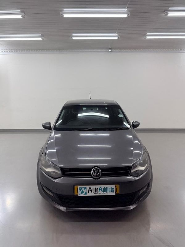 2014-Volkswagen-Polo-14-Comfortline-5-dr image:1
