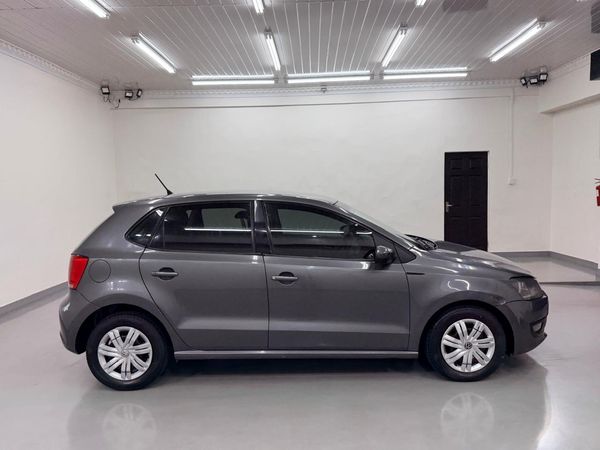 2014-Volkswagen-Polo-14-Comfortline-5-dr image:3