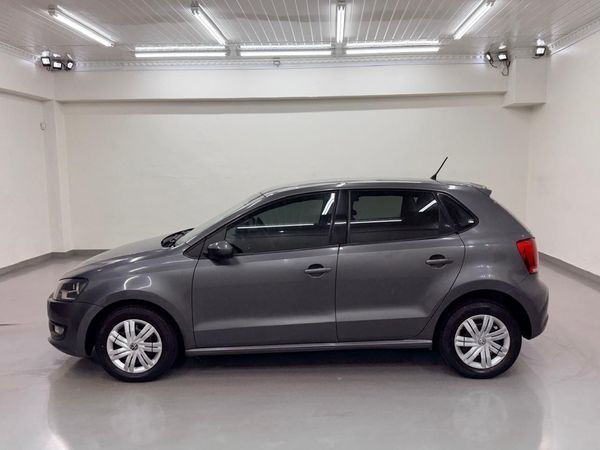2014-Volkswagen-Polo-14-Comfortline-5-dr image:4