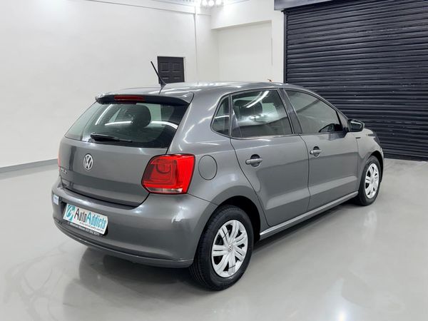 2014-Volkswagen-Polo-14-Comfortline-5-dr image:5