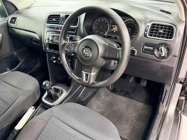 2014-Volkswagen-Polo-14-Comfortline-5-dr image:6