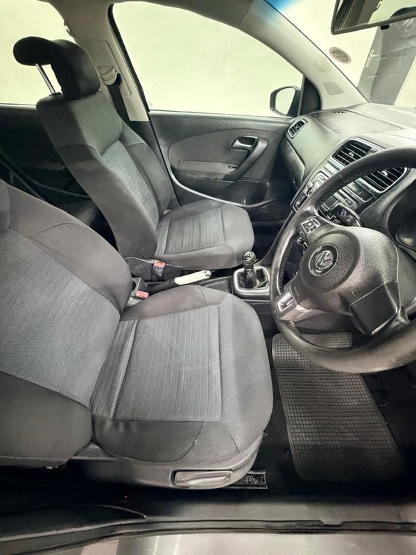 2014-Volkswagen-Polo-14-Comfortline-5-dr image:7