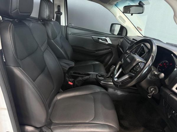 2023-Isuzu-D-Max-19-DDI-HR-LS-Auto-Double-Cab image:9