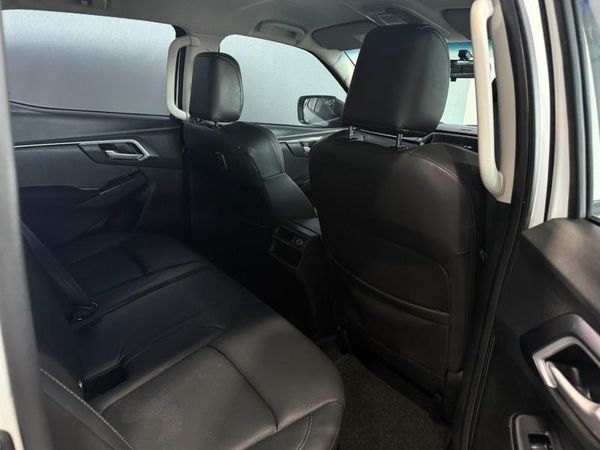 2023-Isuzu-D-Max-19-DDI-HR-LS-Auto-Double-Cab image:5