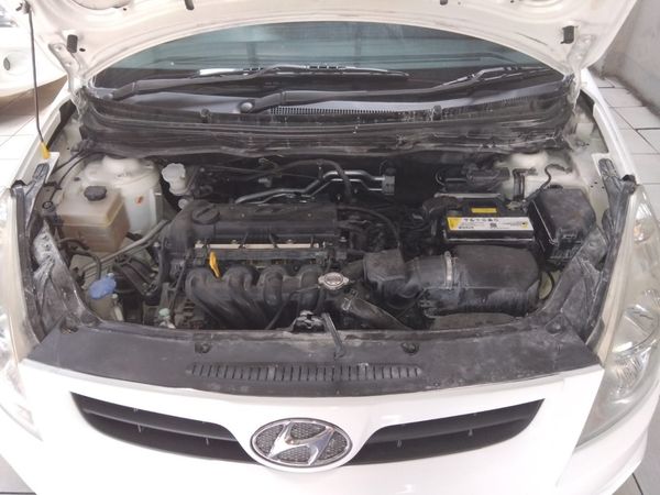 2010-Hyundai-i20-16 image:9
