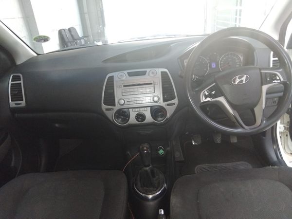 2010-Hyundai-i20-16 image:6