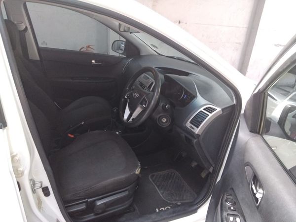2010-Hyundai-i20-16 image:7