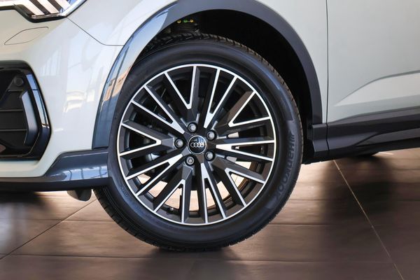 2026-Audi-Q3-Sportback-Black-Edition-35-TFSI image:2