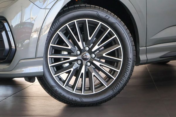 2026-Audi-Q3-Sportback-35TDI-Black-Edition image:2