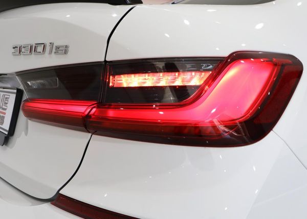 2020-BMW-3-Series-330is-Edition image:10