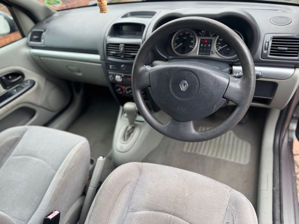 2004-Renault-Clio-Automatic image:2