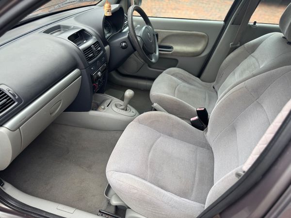 2004-Renault-Clio-Automatic image:3