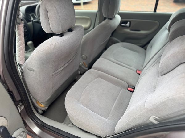 2004-Renault-Clio-Automatic image:4