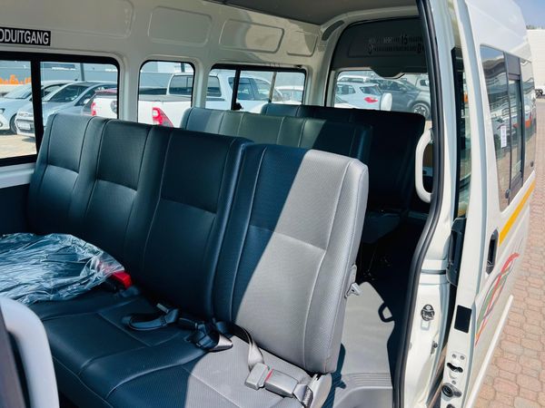 2026-Toyota-Quantum-25-D-4D-Sesfikile-16-seat-Diesel-Manual image:6