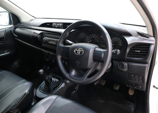 2022-Toyota-Hilux-20-VVTi-Single-Cab image:10
