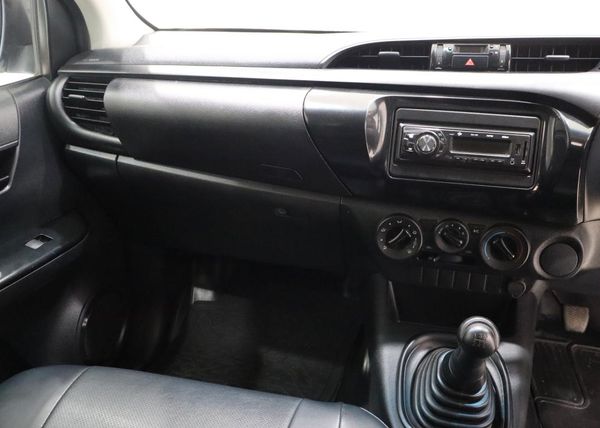 2022-Toyota-Hilux-20-VVTi-Single-Cab image:11