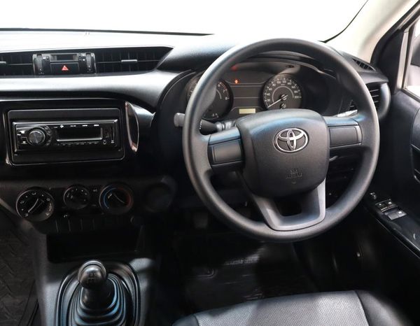2022-Toyota-Hilux-20-VVTi-Single-Cab image:12